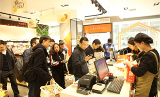 新零售風(fēng)口 阿里為啥獨(dú)獨(dú)看上良品鋪?zhàn)樱?>
                        </div>
                    </a>
                </li>
                                                <li>
                    <a href=