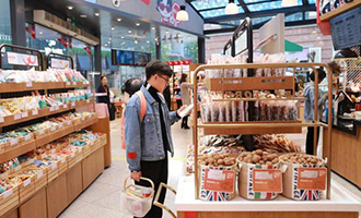 告別快遞哥 良品鋪?zhàn)娱T(mén)店可以喝著下午茶取包裹